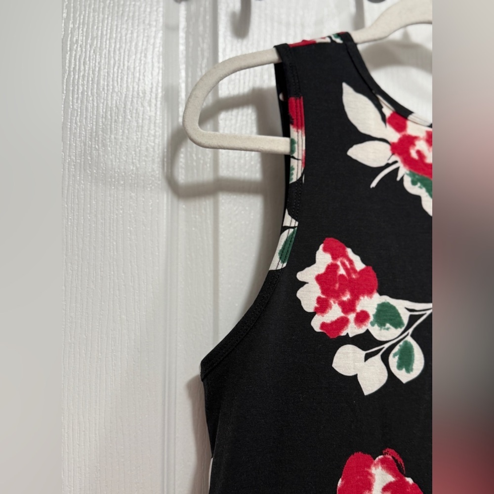 NWT LuLaRoe Tank Top Women’s‎ L Black Red Roses Sleeveless Floral Dark Romantic - Picture 16 of 16